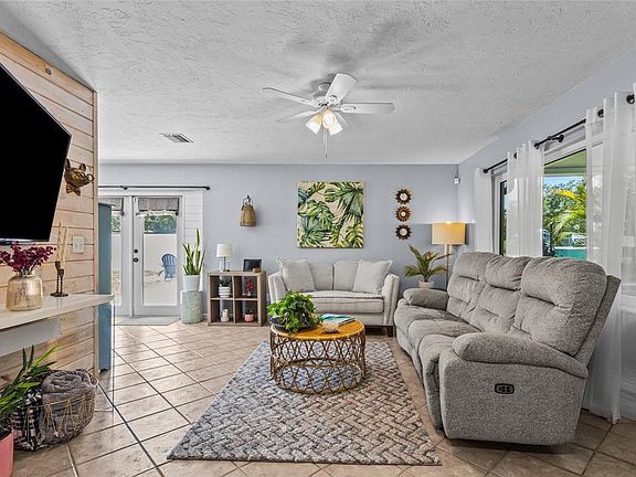 3rd image of 3943 Eton Pl