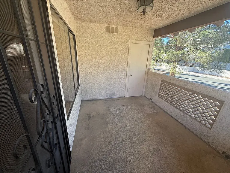 1409 Santa Margarita St — Photo 11