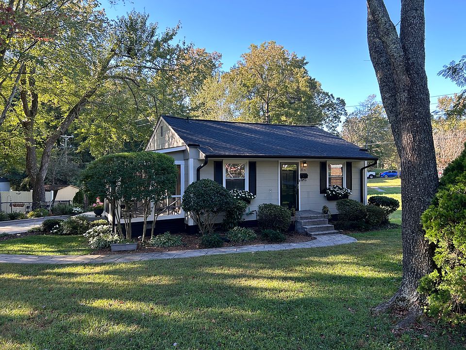 Home sits on corner lot