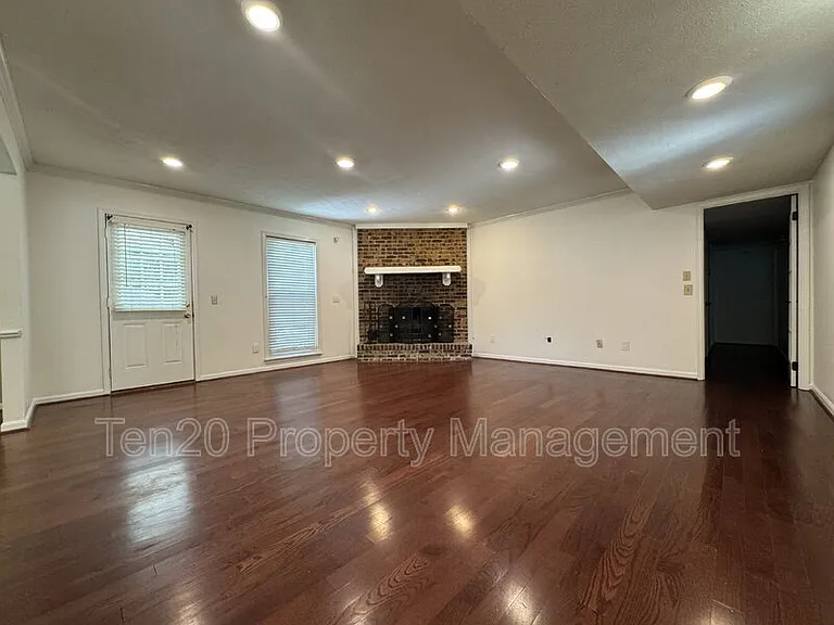 6446 Gloucester Ct — Photo 12