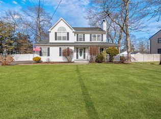 21 Sawyer St, Mastic, NY 11950