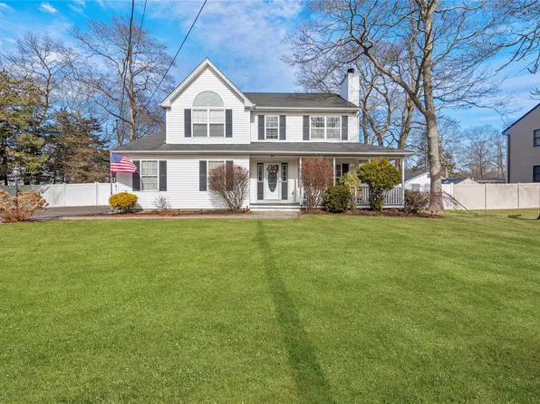 21 Sawyer Street, Mastic, NY 11950