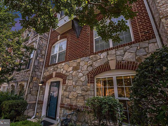 2nd image of 1004 Hoke Ln