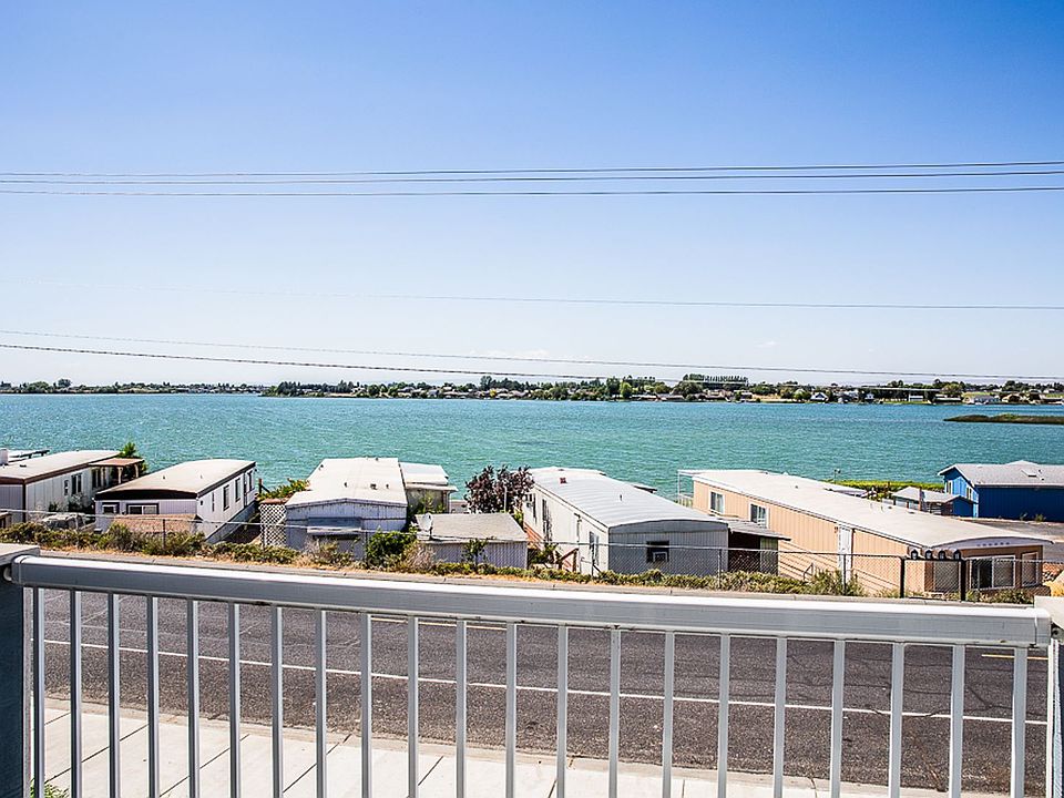 New Construction Townhouse w/Double Garages for Rent 1805 W Marina Dr