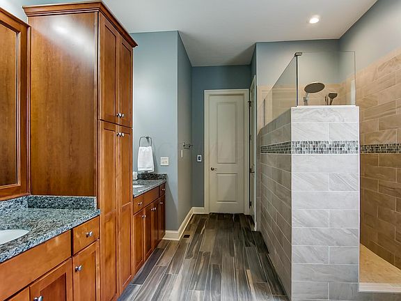 2nd image of 2412 Sweet Clover Ln