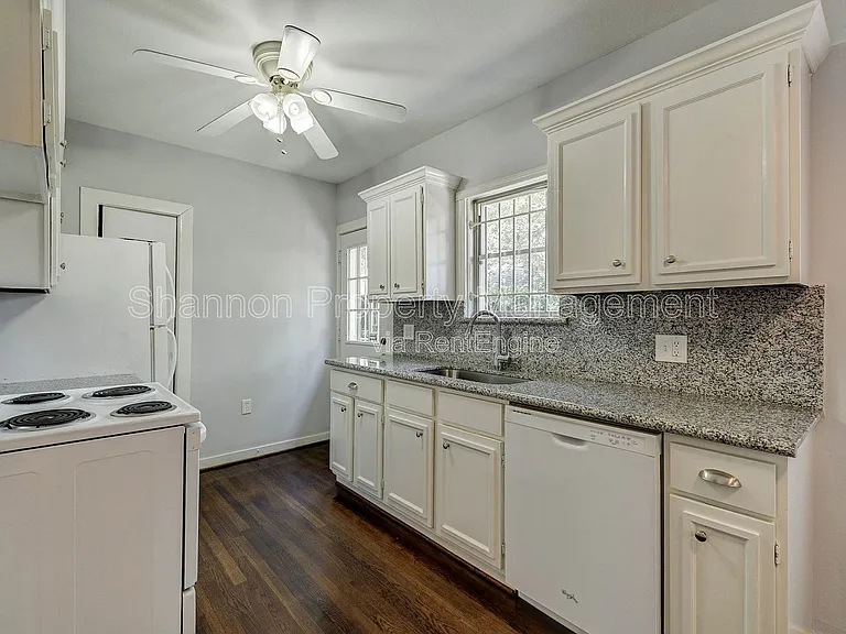 1748 Hawthorne St #B — Photo 17