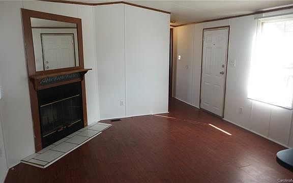 3rd image of 122 Goddard Ln