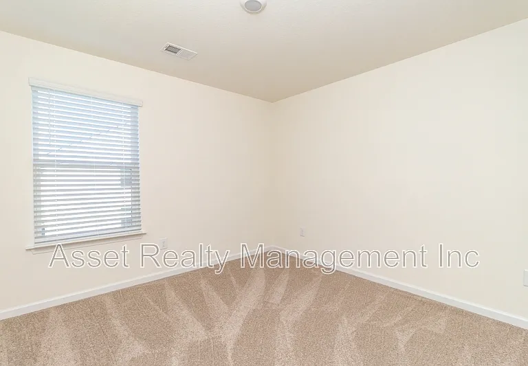 2063 Southwood Cir — Photo 44