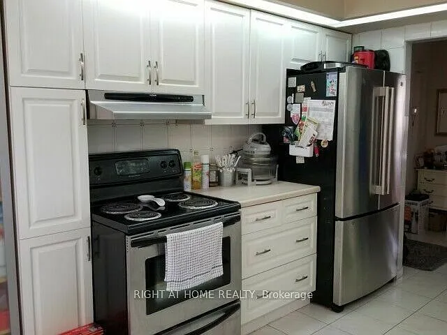 2406 Poplar Cres — Photo 7
