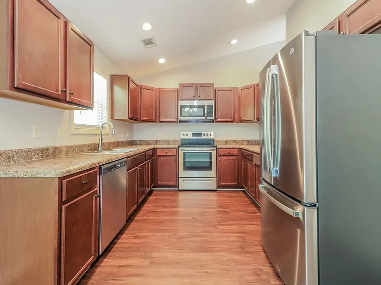 223 Comet Ct — Photo 8