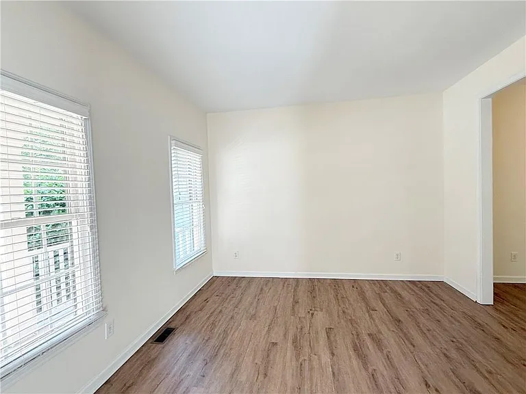 350 Laurel Glen Xing — Photo 3