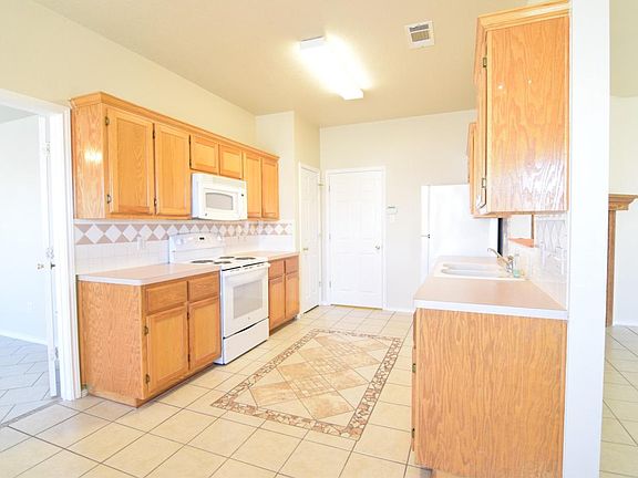 5th image of 2805 Westwood Dr