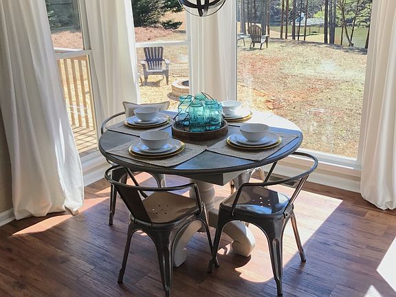 Breakfast Nook - Pond View5