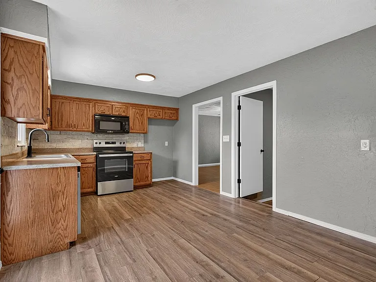 2724 N Franklin Ave — Photo 8