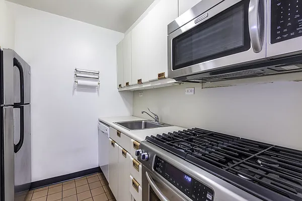 Rented by Brown Harris Stevens | media 4