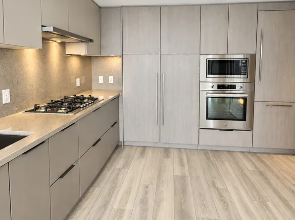 3588 Ketcheson Rd #1212, Richmond, BC V6X 0N4