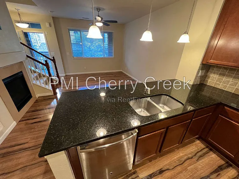 8159 S Akron Ct — Photo 8