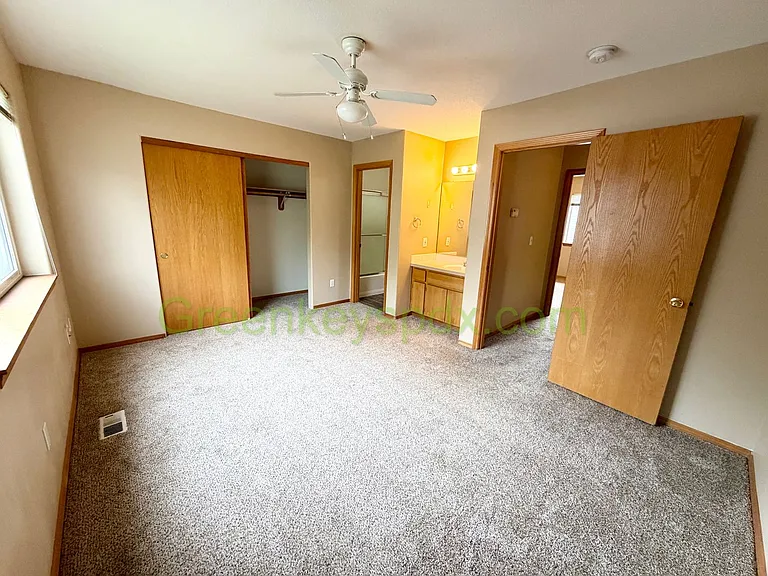 1022-1034 NE Lija Loop — Photo 8