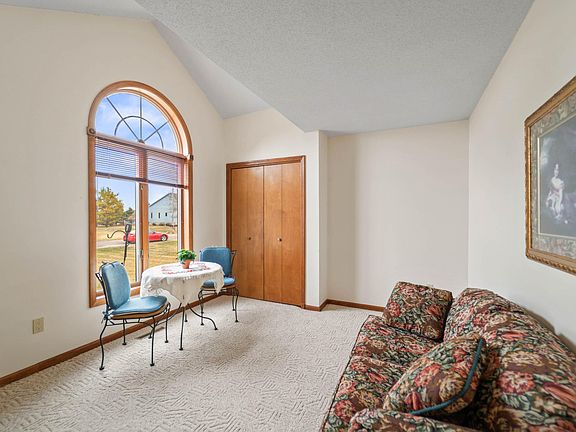 3rd image of 909 Michelle Rd