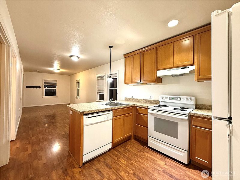 3rd image of 417 15th Avenue