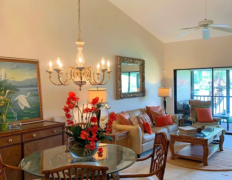 Vaulted ceilings!