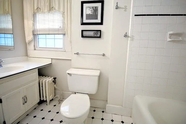 8 Colonial Pl — Photo 5