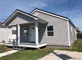 813 8th St, Nitro, WV 25143