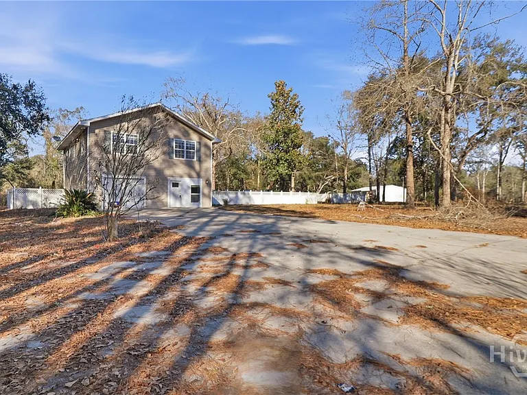 375 Pine Needle Dr — Photo 3
