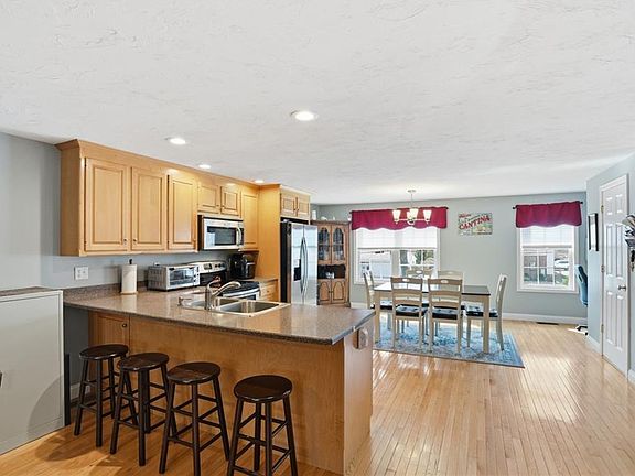 2nd image of 272 Cass Ave APT 3