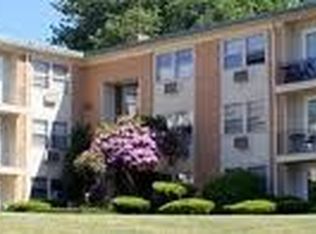 15 Ridge Dr APT 16, East Providence, RI 02914