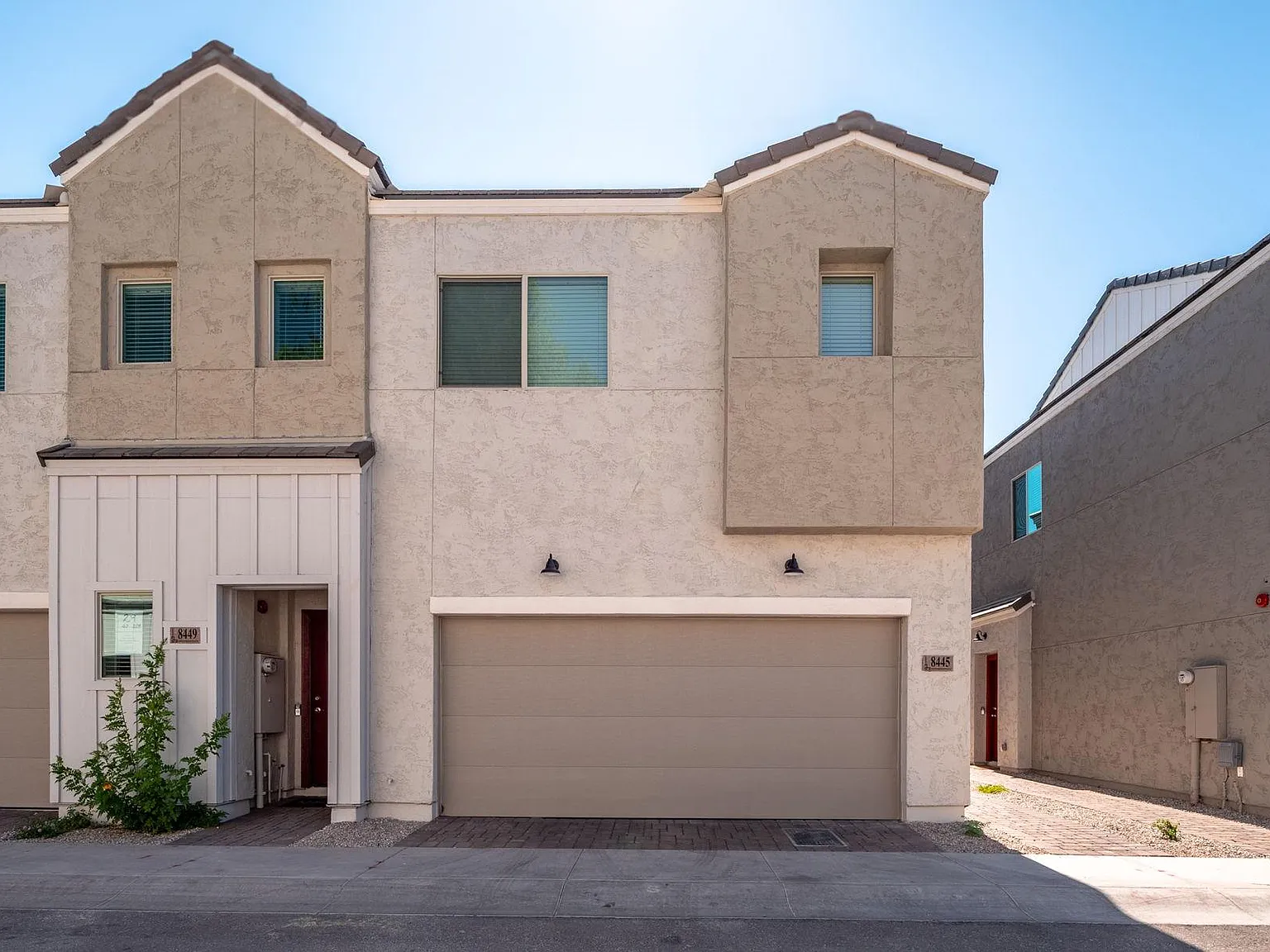 8445 N 22nd Dr — Photo 3