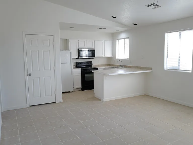 1722 W Carol Ave #2 — Photo 5