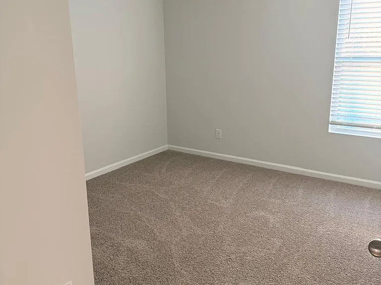 117 Azure Dr — Photo 9