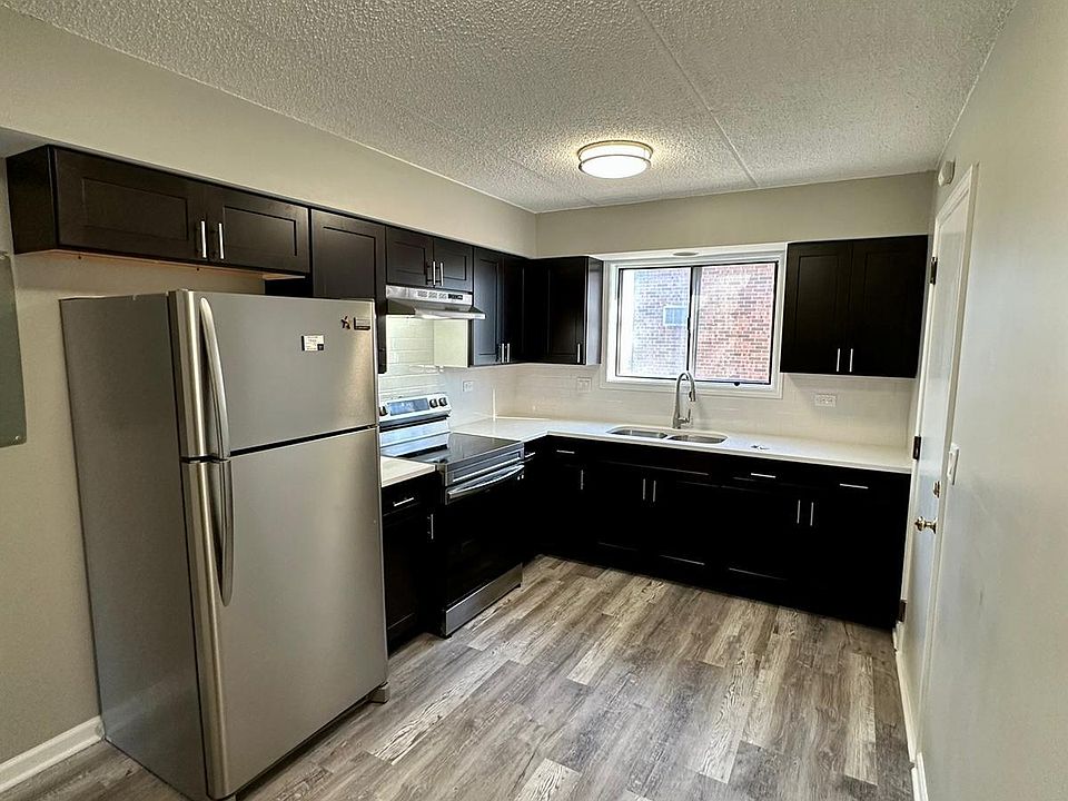 1st image of 609 N Briar Hill Ln Unit 3