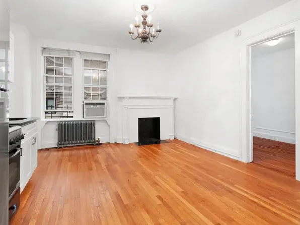 711 Madison Avenue image 1 of 4