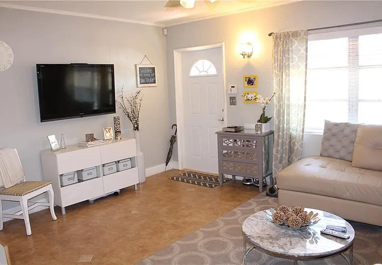 7002 NW 99th Way — Photo 3