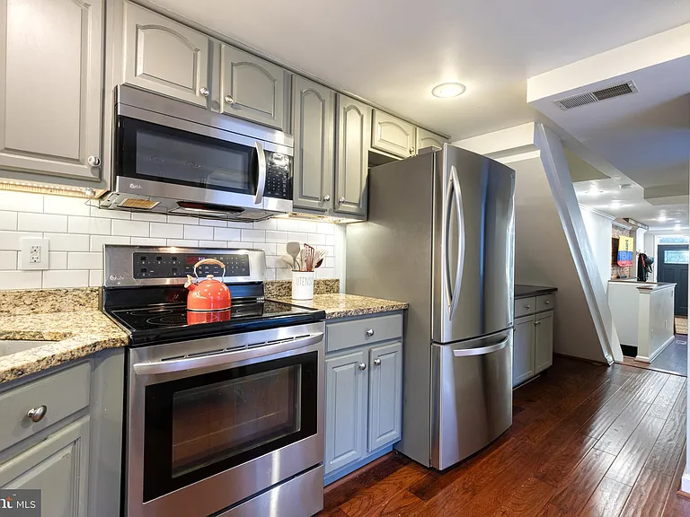 2218 Fleet St — Photo 14