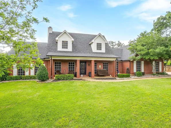 620 Charles Ct, Burleson, TX 76028