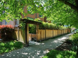 919 N 35th St APT A, Seattle, WA 98103