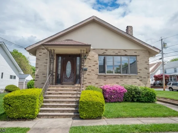 8 Lynden Pl, Totowa Boro, NJ 07512
