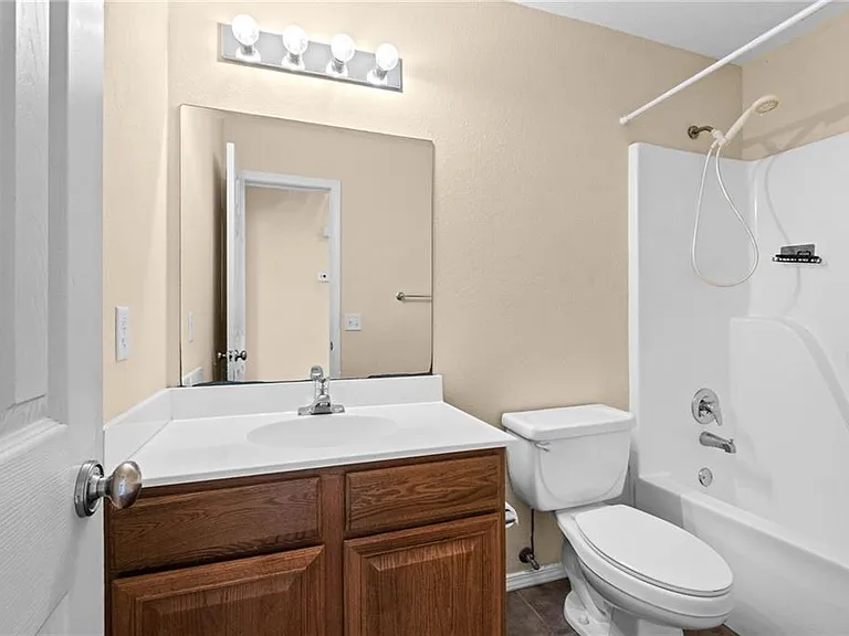 730 Patty Ln — Photo 6