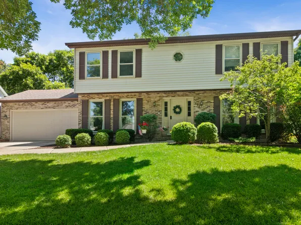 932 Piedmont Cir, Naperville, IL 60565
