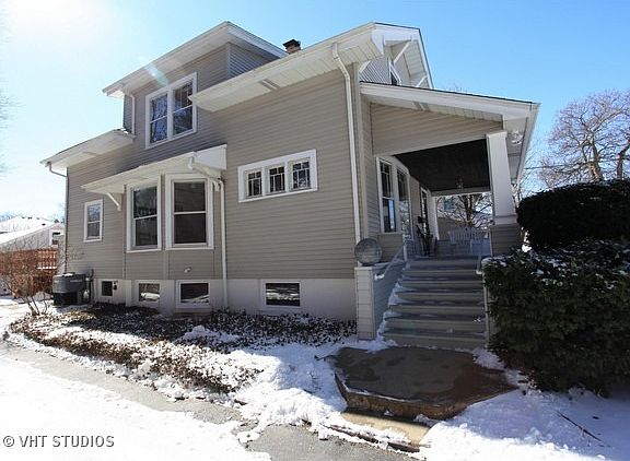 3rd image of 658 Lincoln Ave W