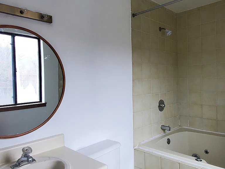 223 Sterling Ct — Photo 10