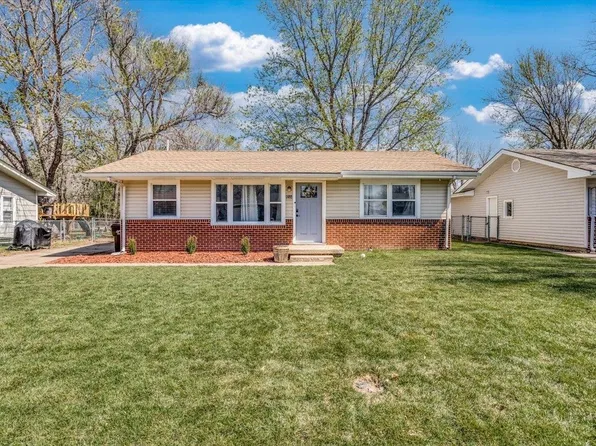 322 Sunset Ave, Haysville, KS 67060