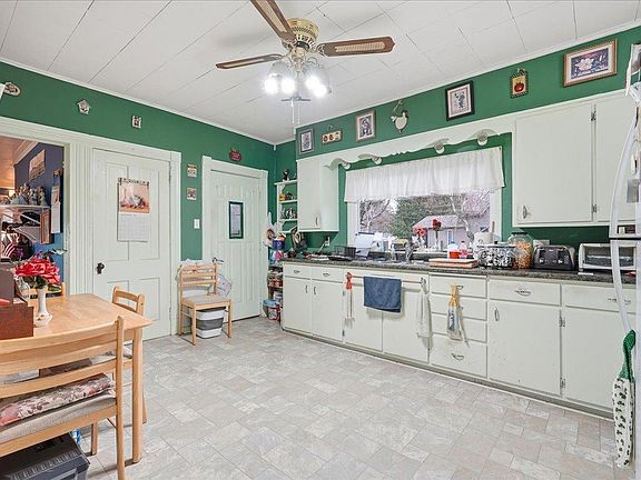 4th image of 641 W Main St