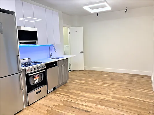 Rented by Sterling Holdings | media 14