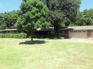 1 Woodlands Dr, Enid, OK 73703