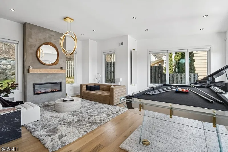 3 bed, 3.5 bath, 3451 sqft, $8,500 — Photo 3