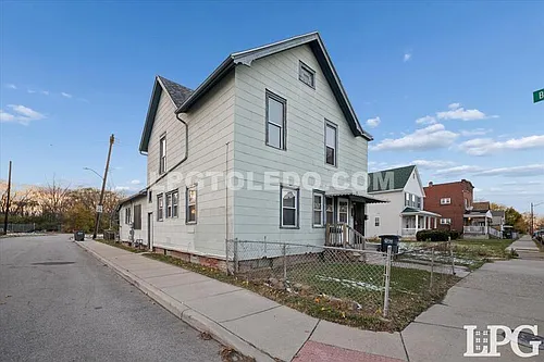 950 Oak St #1 Photo 1
